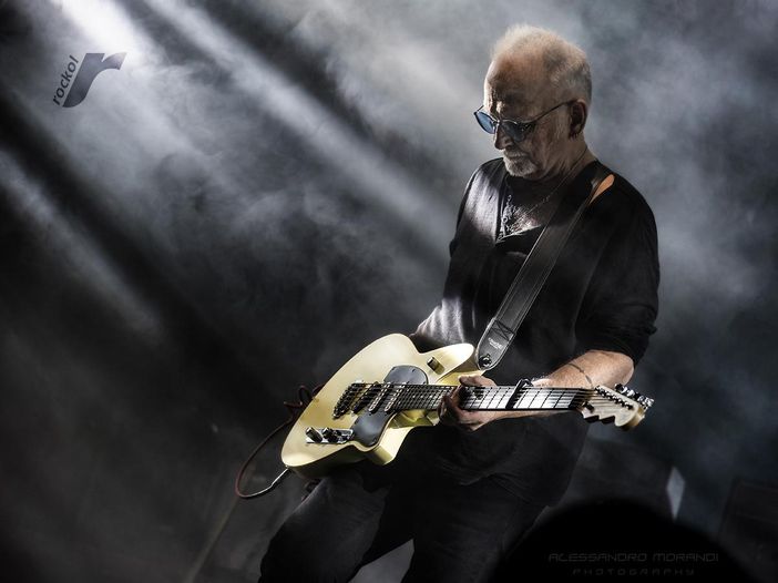 Dall’oscurità alla luce: la recensione del primo concerto dei Cure al Forum di Assago Dall’oscurità alla luce: la recensione del primo concerto dei Cure al Forum di Assago