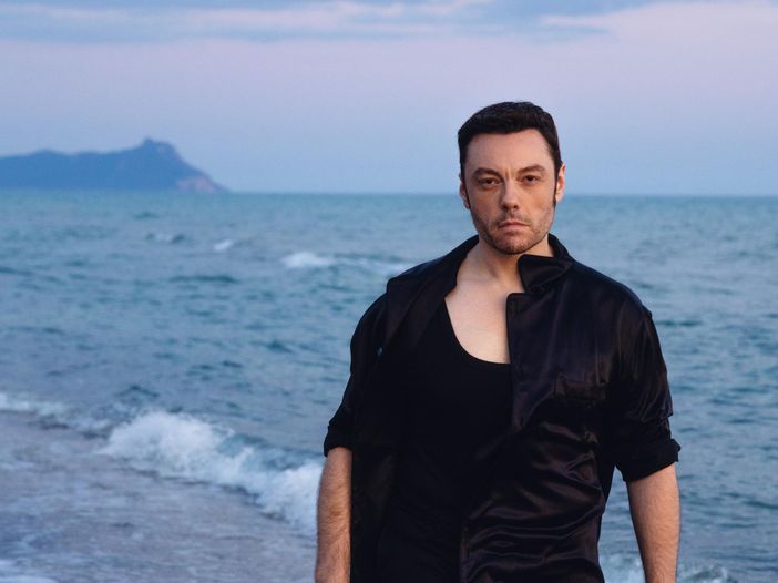 Tiziano Ferro: “Sono dipendente dalla verità” Tiziano Ferro: “Sono dipendente dalla verità”