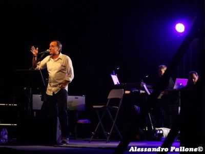 Roberto Vecchioni: un secondo concerto benefico a maggio per l’Africa
