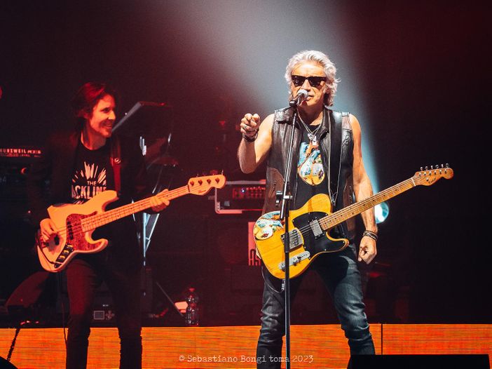 Ligabue: 14 artisti italiani ricantano &quot;Buon compleanno Elvis&quot;