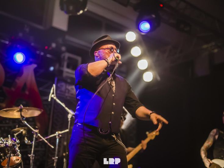 Gli Angra trovano nuovo cantante e batterista