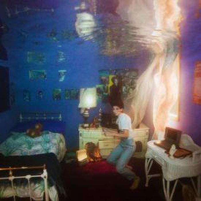 https://images.rockol.it/_hQsjyvVQfWYW2GfdG_nhd4afpI=/700x0/smart/rockol-img/img/foto/upload/weyes-blood-titanic-rising.jpg