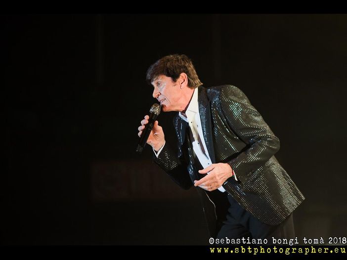 Gianni Morandi canta Ligabue: esce il nuovo singolo &#039;Dobbiamo fare luce&#039;, ecco gli autori dell&#039;album