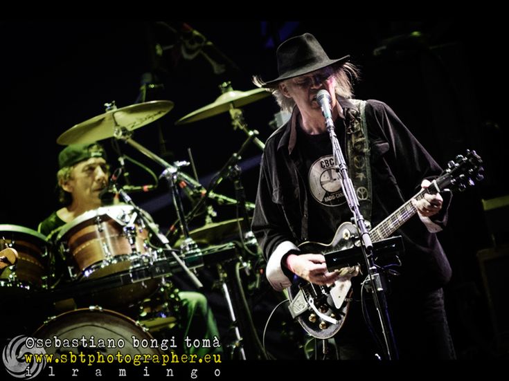 Neil Young, su Tidal la versione di &apos;Love and only love&apos; tratta da &apos;EARTH&apos;