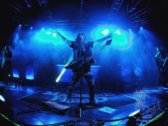 Machine Head: cacciata una coppia dal loro concerto perché stava facendo sesso in prima fila Machine Head: cacciata una coppia dal loro concerto perché stava facendo sesso in prima fila