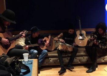 &ldquo;Appesi alla luna&rdquo;, dal vivo in esclusiva per Rockol