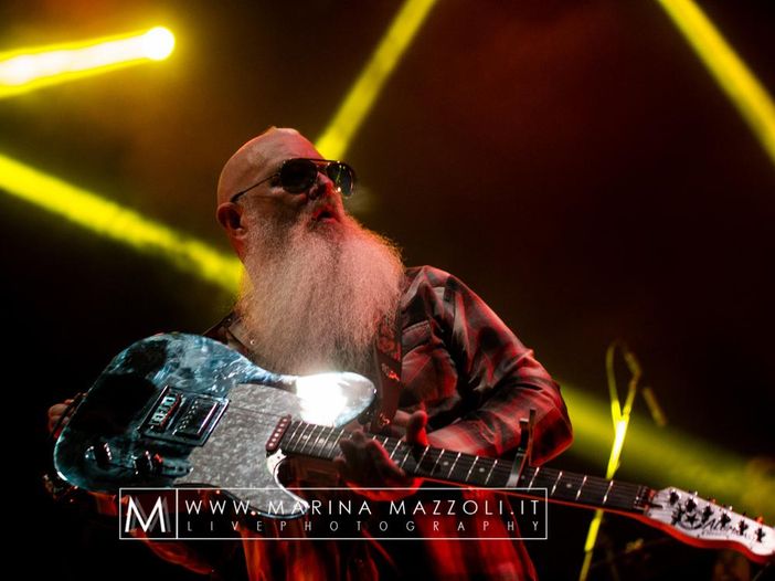Eagles of Death Metal scaricati da due festival francesi: concerti cancellati per alcuni commenti sulla strage al Bataclan