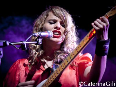 Anna Calvi, ecco il nuovo video 'Sing to me' - guarda
