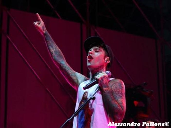 Fedez racconta 'Paranoia airlines', il suo esorcismo emo pop - VIDEOINTERVISTA Fedez racconta 'Paranoia airlines', il suo esorcismo emo pop - VIDEOINTERVISTA