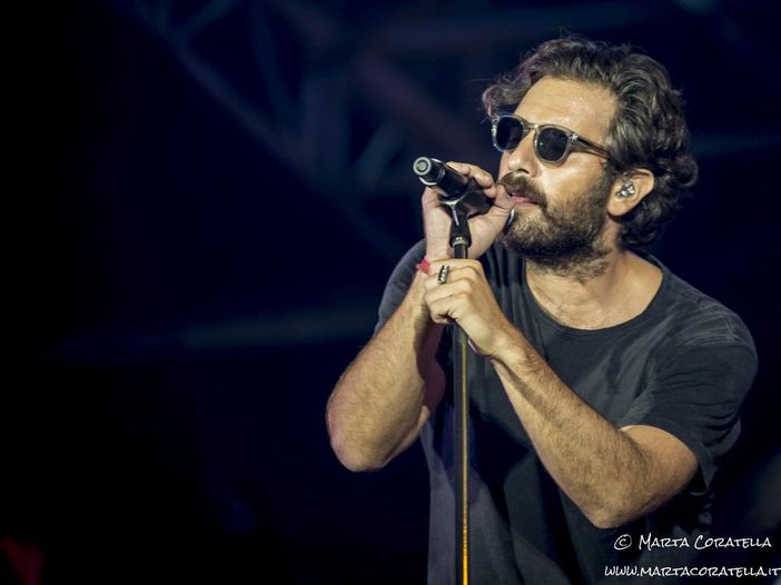 Tommaso Paradiso torna sui Thegiornalisti: 'Continuo a sentirli'. Ma loro restano in silenzio Tommaso Paradiso torna sui Thegiornalisti: 'Continuo a sentirli'. Ma loro restano in silenzio