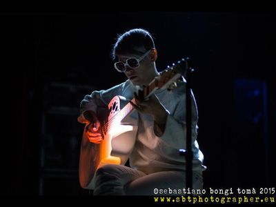 Kaki King, nel nuovo show la chitarra produrrà anche immagini