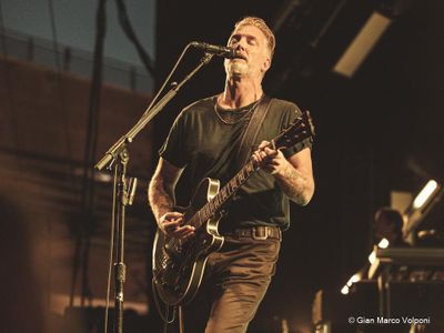 I Queens of the Stone Age svelano il titolo del nuovo album. Uscirà a giugno