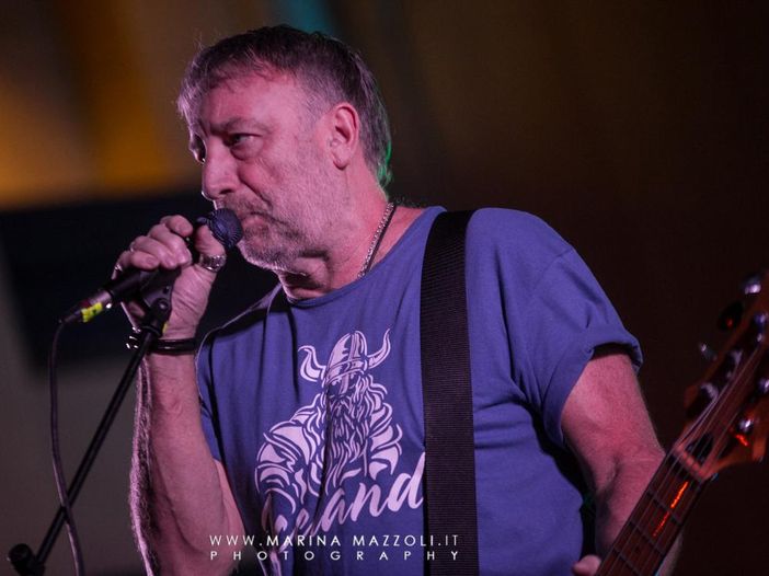 Peter Hook (Joy Division e New Order): "Ho subito violenze da parte della mia ex moglie" Peter Hook (Joy Division e New Order): "Ho subito violenze da parte della mia ex moglie"