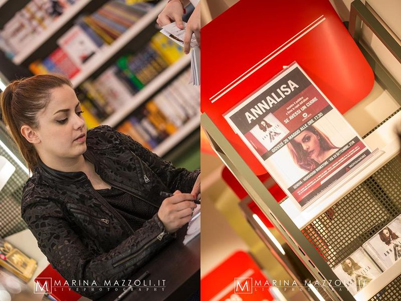 26 maggio 2016 - Mondadori - Genova - Annalisa firmacopie