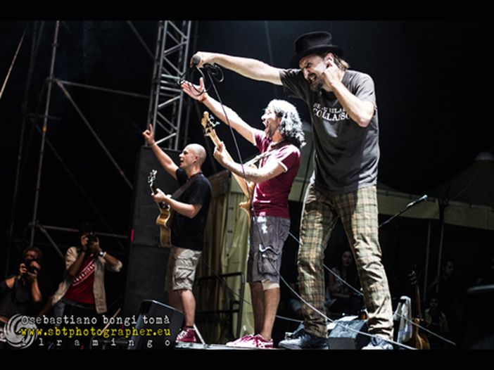Concerto del Primo Maggio 2016 a Roma, i set di Bandabardò, dei finalisti di 1MNext (vinto dal Geometra Mangoni), Miele, Med Free Orkestra, Eugenio Bennato Concerto del Primo Maggio 2016 a Roma, i set di Bandabardò, dei finalisti di 1MNext (vinto dal Geometra Mangoni), Miele, Med Free Orkestra, Eugenio Bennato