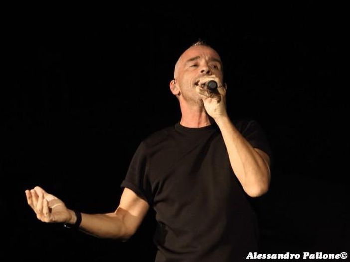 Eros Ramazzotti: da Club Dogo a Hooverphonic, ecco le collaborazioni di 'Noi' Eros Ramazzotti: da Club Dogo a Hooverphonic, ecco le collaborazioni di 'Noi'