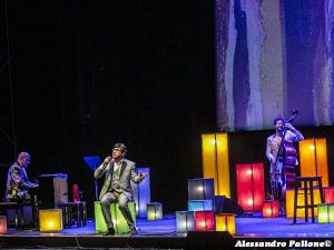 X Factor 2010, Giudica i Giudici: Elio (IV puntata)