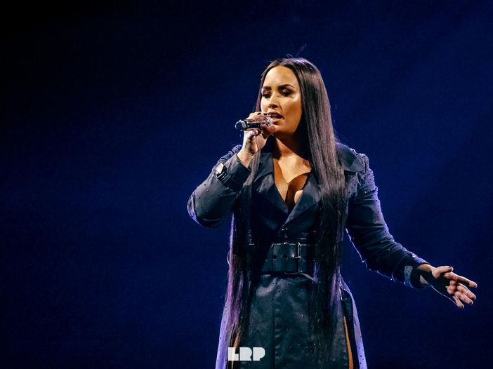 Demi Lovato lascia la struttura dove si sta disintossicando per sottoporsi a trattamenti extra a Chicago Demi Lovato lascia la struttura dove si sta disintossicando per sottoporsi a trattamenti extra a Chicago