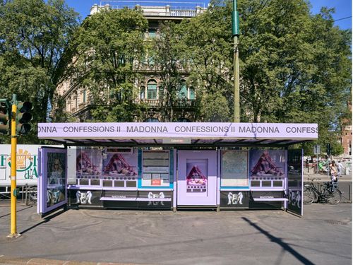 Madonna: a Milano una pensilina per celebrare 'Confessions II'