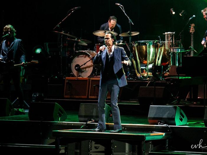 Nick Cave: “mettete via quei fottuti cellulari” Nick Cave: “mettete via quei fottuti cellulari”