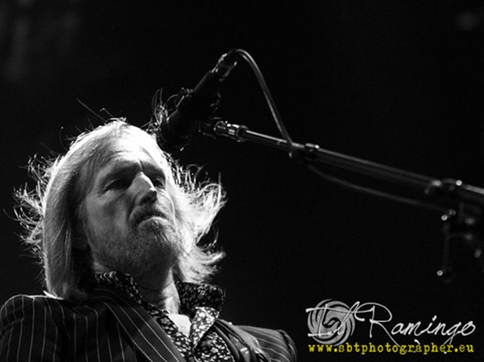 Coldplay e Peter Buck (ex R.E.M.), l'omaggio dal vivo a Tom Petty con 'Free Fallin'' - VIDEO / ASCOLTA Coldplay e Peter Buck (ex R.E.M.), l'omaggio dal vivo a Tom Petty con 'Free Fallin'' - VIDEO / ASCOLTA