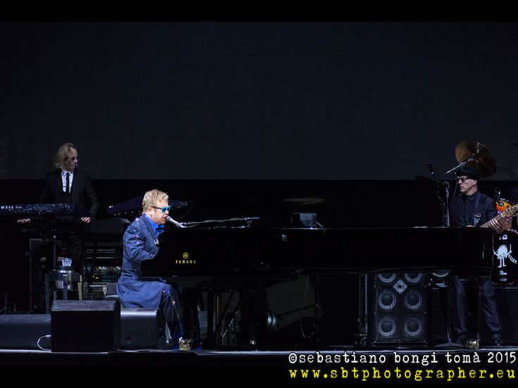 "Perfect version" per "Perfect day" di Lou Reed, che la canta con Bono, Elton John e David Bowie