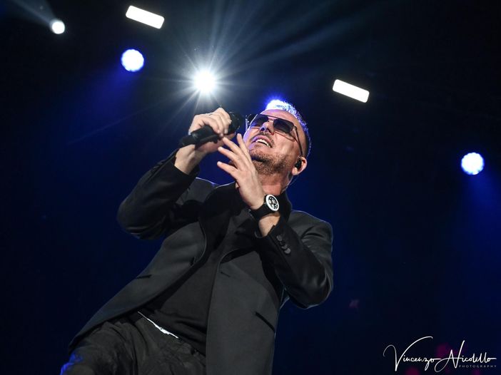 Gigi D&#039;Alessio annuncia un nuovo tour nei palazzi dello sport