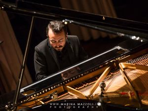Una &apos;nota società italiana&apos; chiede brani al CET: è uno sponsor di Sanremo?