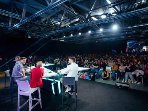 Oltre l’FM: la radio alla sfida del DAB+ e dell’AI