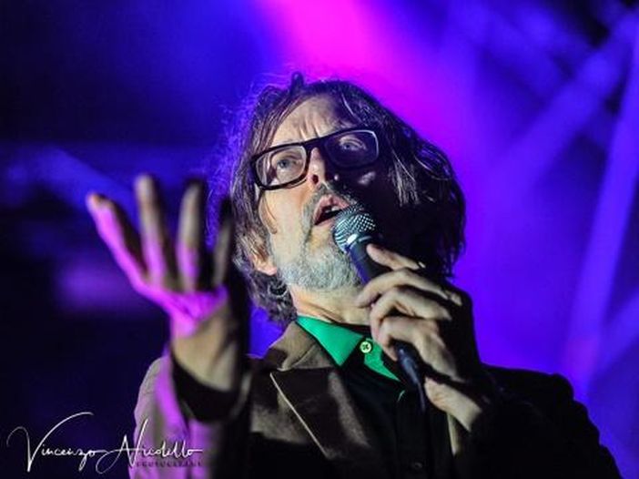 I Pulp suonano in concerto una nuova canzone, &quot;Background Noise&quot;