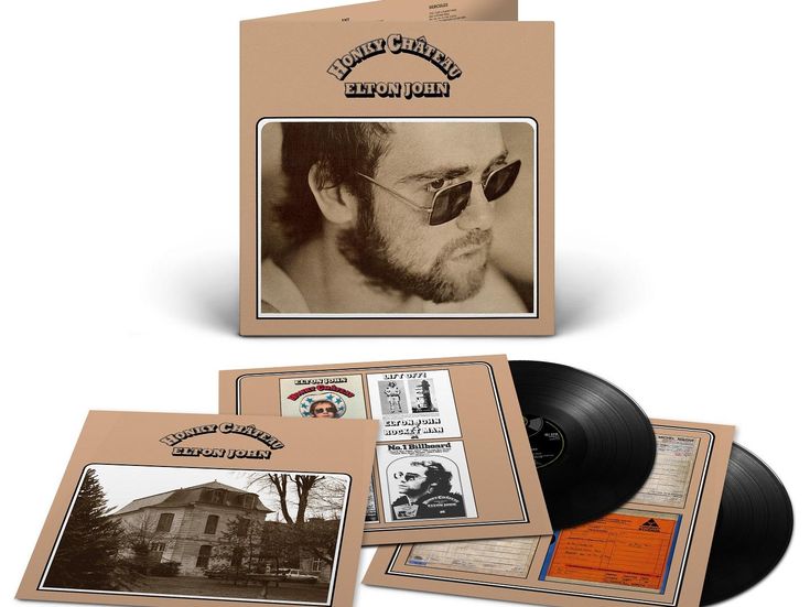 'Salvare i negozi di dischi HMV': e Elton John ci va a suonare dentro