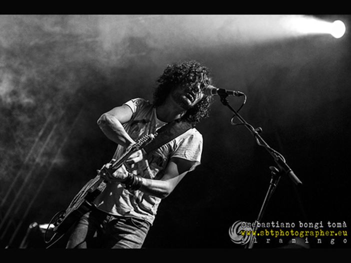 Gli Zen Circus suonano “Appesi alla luna” in esclusiva per Rockol Gli Zen Circus suonano “Appesi alla luna” in esclusiva per Rockol