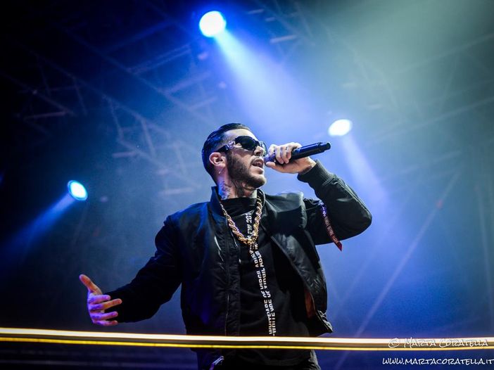 Emis Killa si ritira da Sanremo 2025