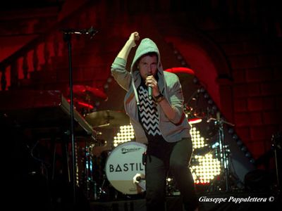 Classifiche UK, effetto Brit Awards: Bastille di nuovo numero 1