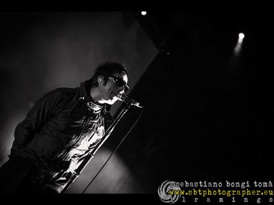 Londra, in un negozio di dischi suonano a sorpresa i Beady Eye