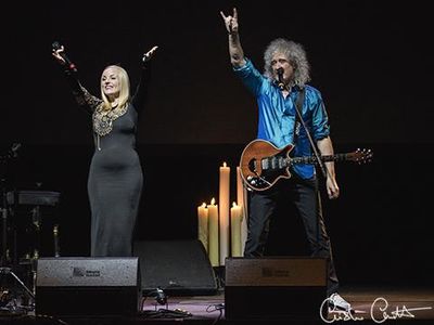 Queen di nuovo in tour? Brian May vuole Robbie Williams come Mercury