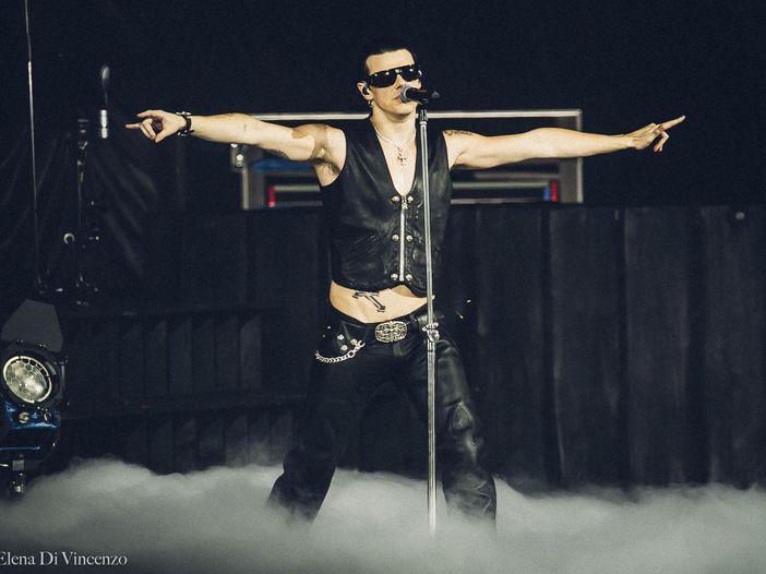 Yungblud: esce l&#039;album &quot;Idols&quot;, lo presenta in concerto in Italia