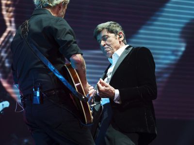 Gianni Morandi: domani in anteprima su Facebook &apos;Solo insieme saremo felici&apos;