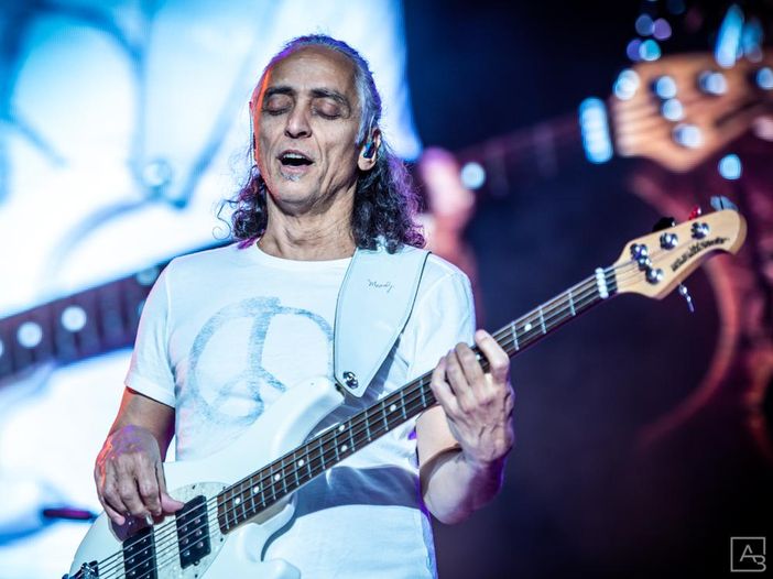 Santana: «Le boy-bands sono uno strazio, meglio Ricky Martin» Santana: «Le boy-bands sono uno strazio, meglio Ricky Martin»