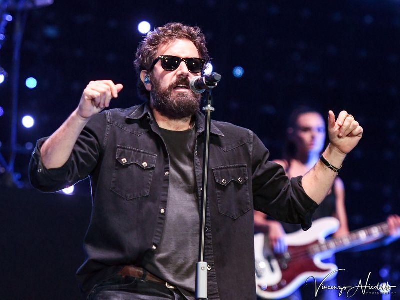 6 dicembre 2023 - PalaAlpitour - Torino - Tommaso Paradiso in concerto 6 dicembre 2023 - PalaAlpitour - Torino - Tommaso Paradiso in concerto