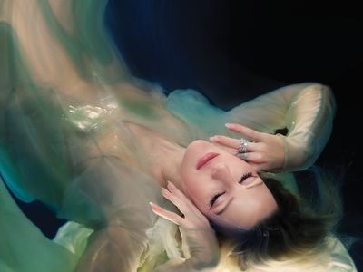 Classifiche UK: l'album di debutto di Ellie Goulding entra al primo posto