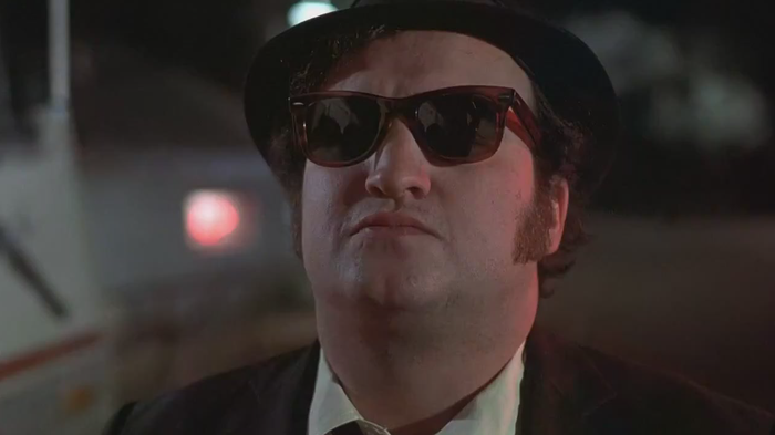https://images.rockol.it/eg__XwzY_nnK3p0pxDmpTUct4nY=/700x0/smart/https%3A%2F%2Flunkiandsika.files.wordpress.com%2F2011%2F09%2Fblues-brothers-1989-movie-still-john-belushi-as-jake-blues-03.png