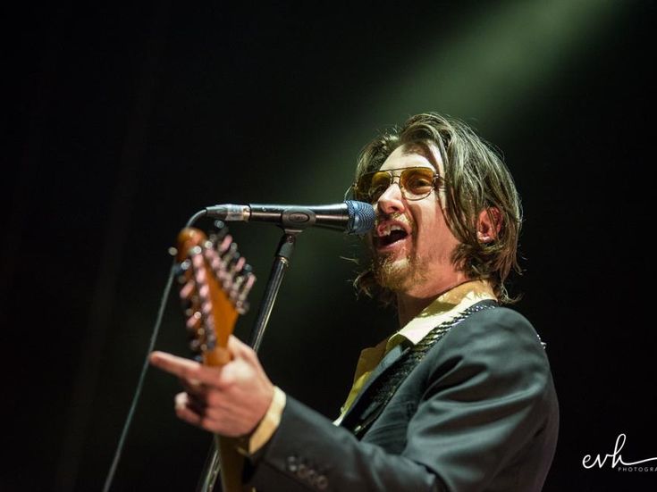 Arctic Monkeys: &apos;La nostra setlist estiva si ispira agli Strokes&apos;