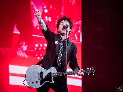 Green Day, Tre e Mike su Bologna: 'Difficile per Billie cantare vomitando'