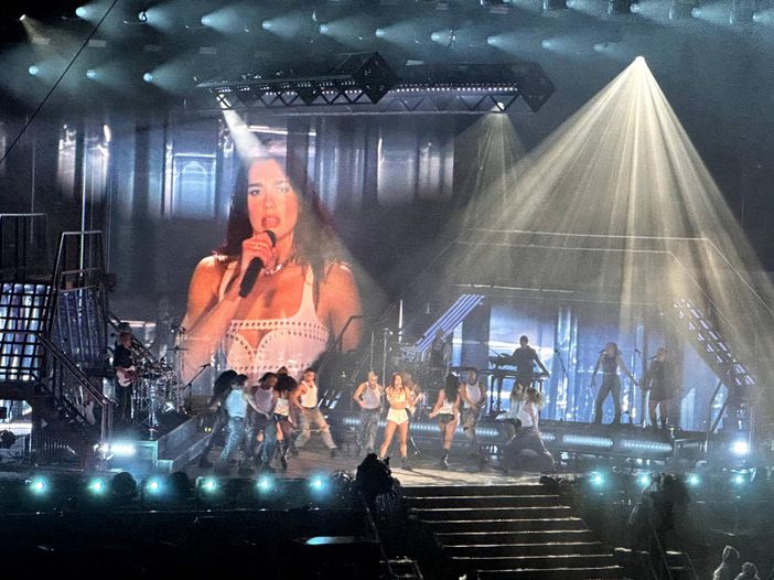 Dua Lipa a Berlino inaugura una nuova era anche dal vivo Dua Lipa a Berlino inaugura una nuova era anche dal vivo