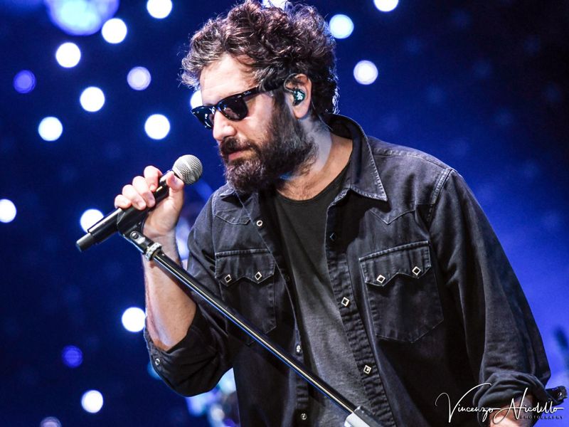 6 dicembre 2023 - PalaAlpitour - Torino - Tommaso Paradiso in concerto 6 dicembre 2023 - PalaAlpitour - Torino - Tommaso Paradiso in concerto