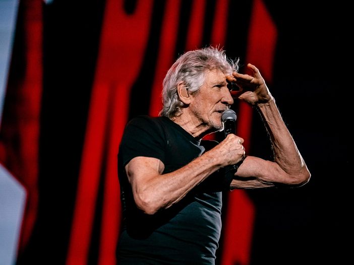 Roger Waters compie 80 anni, ma il regalo lo fa lui ai fan