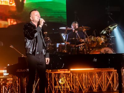 ‘Quanti amori’ per Gigi D’Alessio, neoromantico senza pentimenti