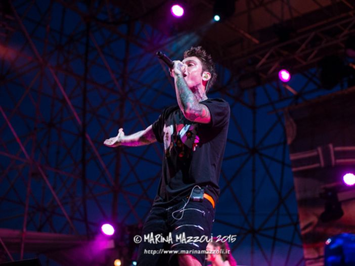 Fedez, &#039;Sig. Brainwash&#039; &egrave; doppio disco di platino. Videointervista 