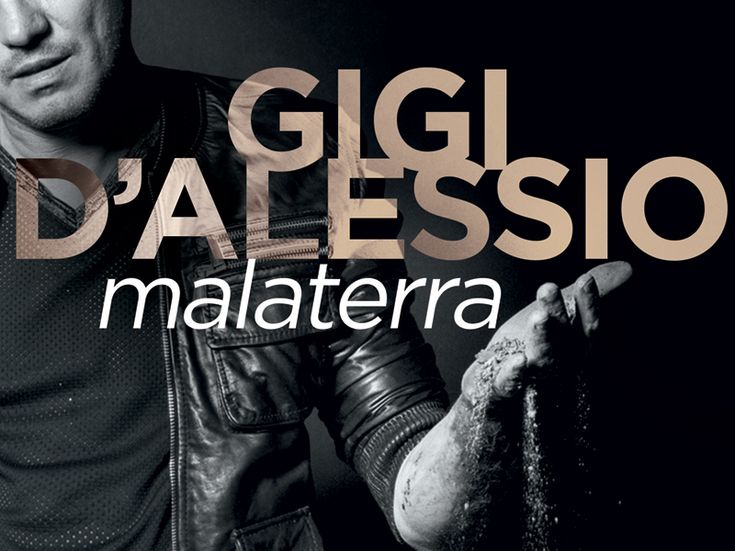 Gigi D'Alessio in ospedale a visitare un suo fan